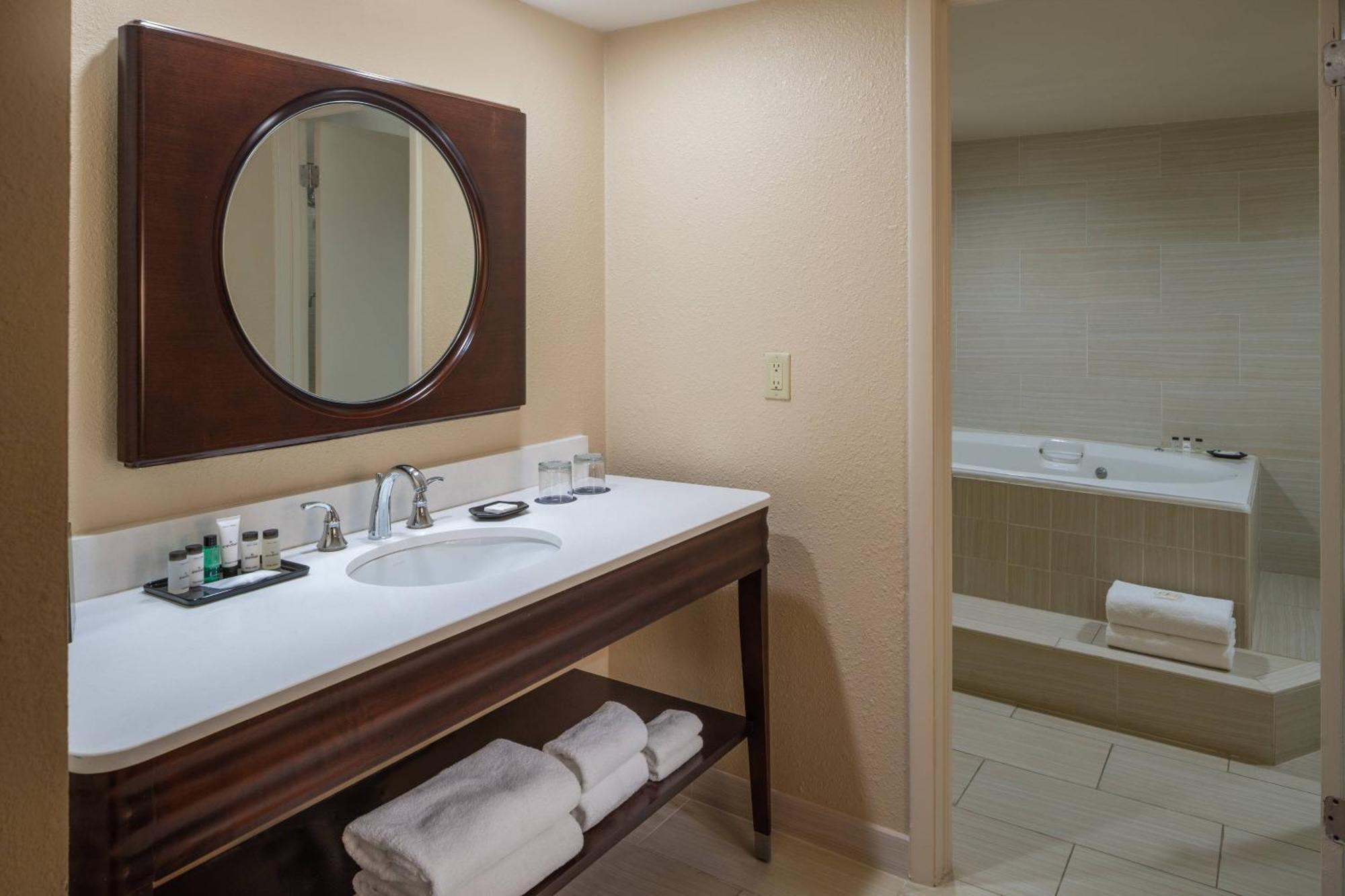 Sheraton Tampa Brandon Hotel 3*